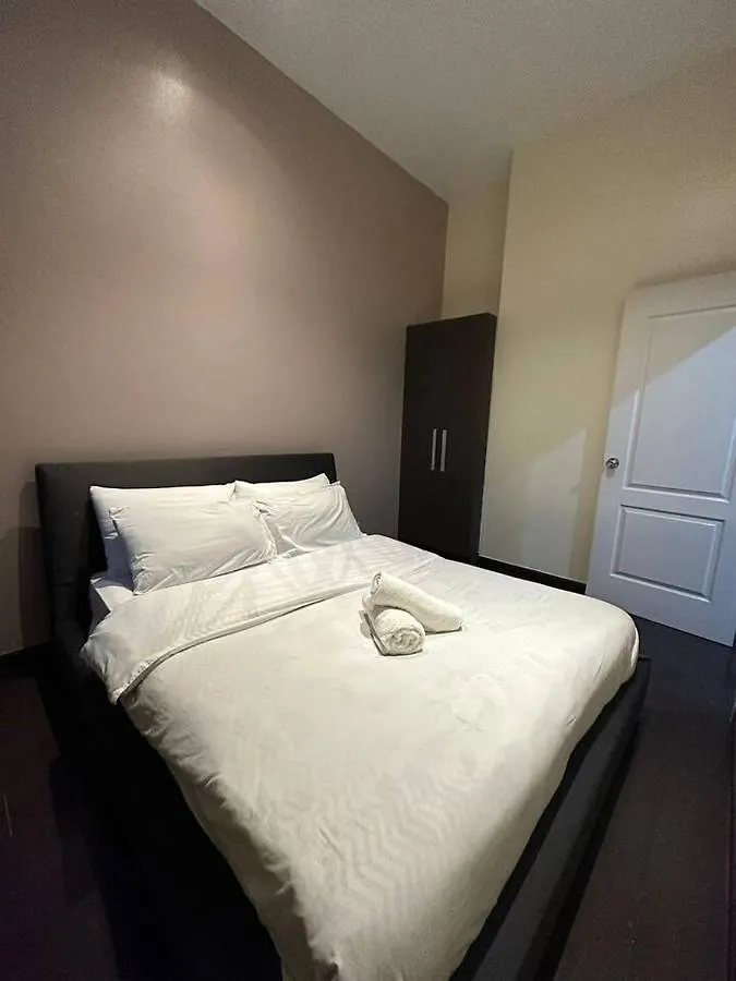 Homestyle Rare Find Corner Penthouse Suite In The Gramercy Residences Condo Manila Apartment